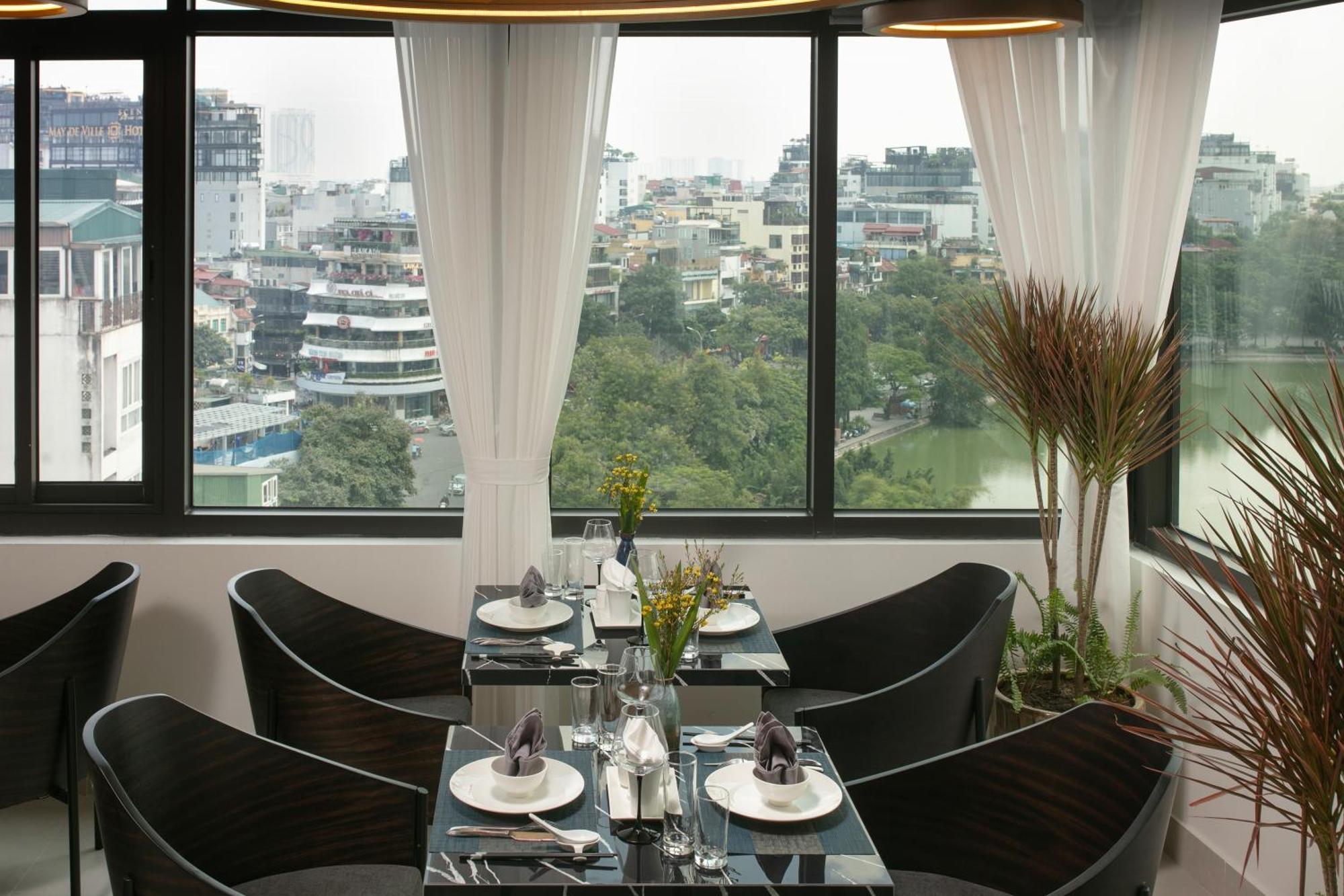 Le Premier Hotel & Rooftop Bar Ханой Экстерьер фото