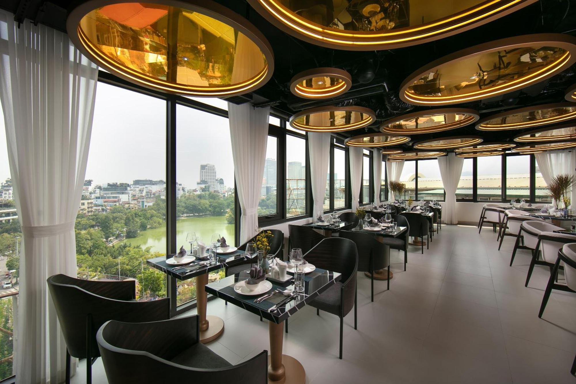 Le Premier Hotel & Rooftop Bar Ханой Экстерьер фото