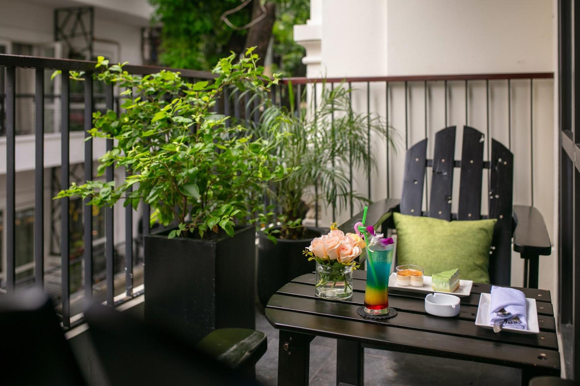 Le Premier Hotel & Rooftop Bar Ханой Экстерьер фото