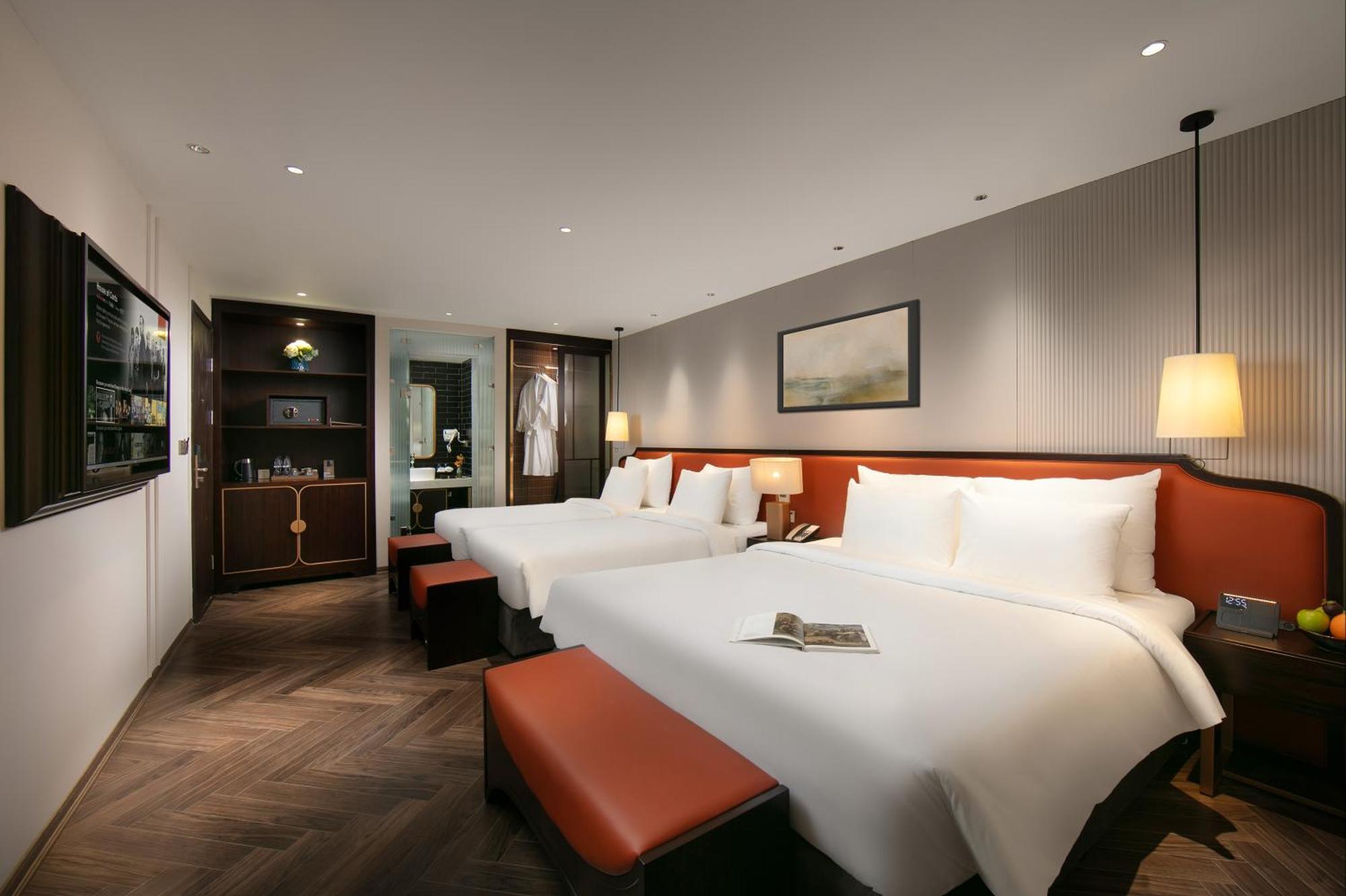 Le Premier Hotel & Rooftop Bar Ханой Экстерьер фото
