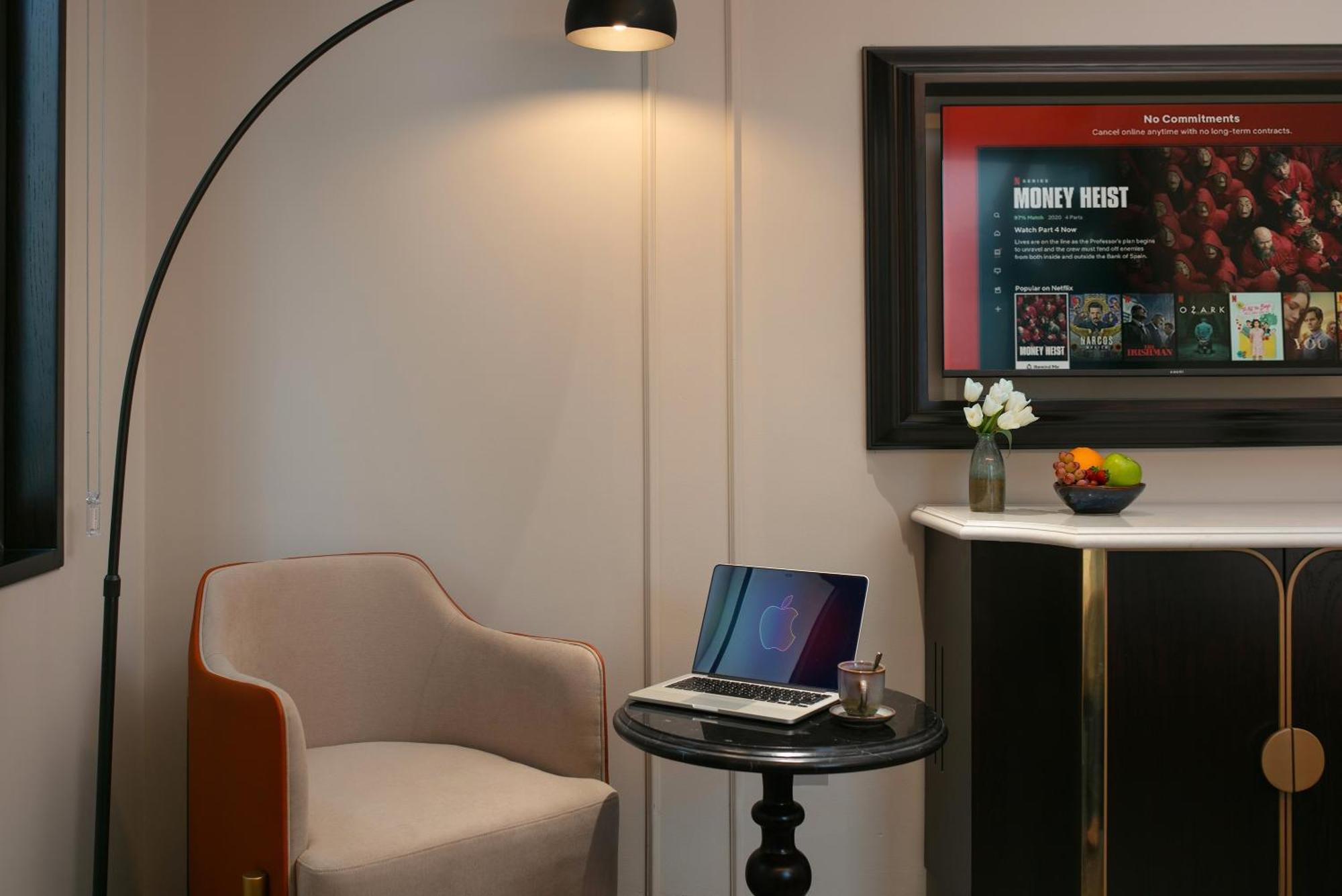 Le Premier Hotel & Rooftop Bar Ханой Экстерьер фото