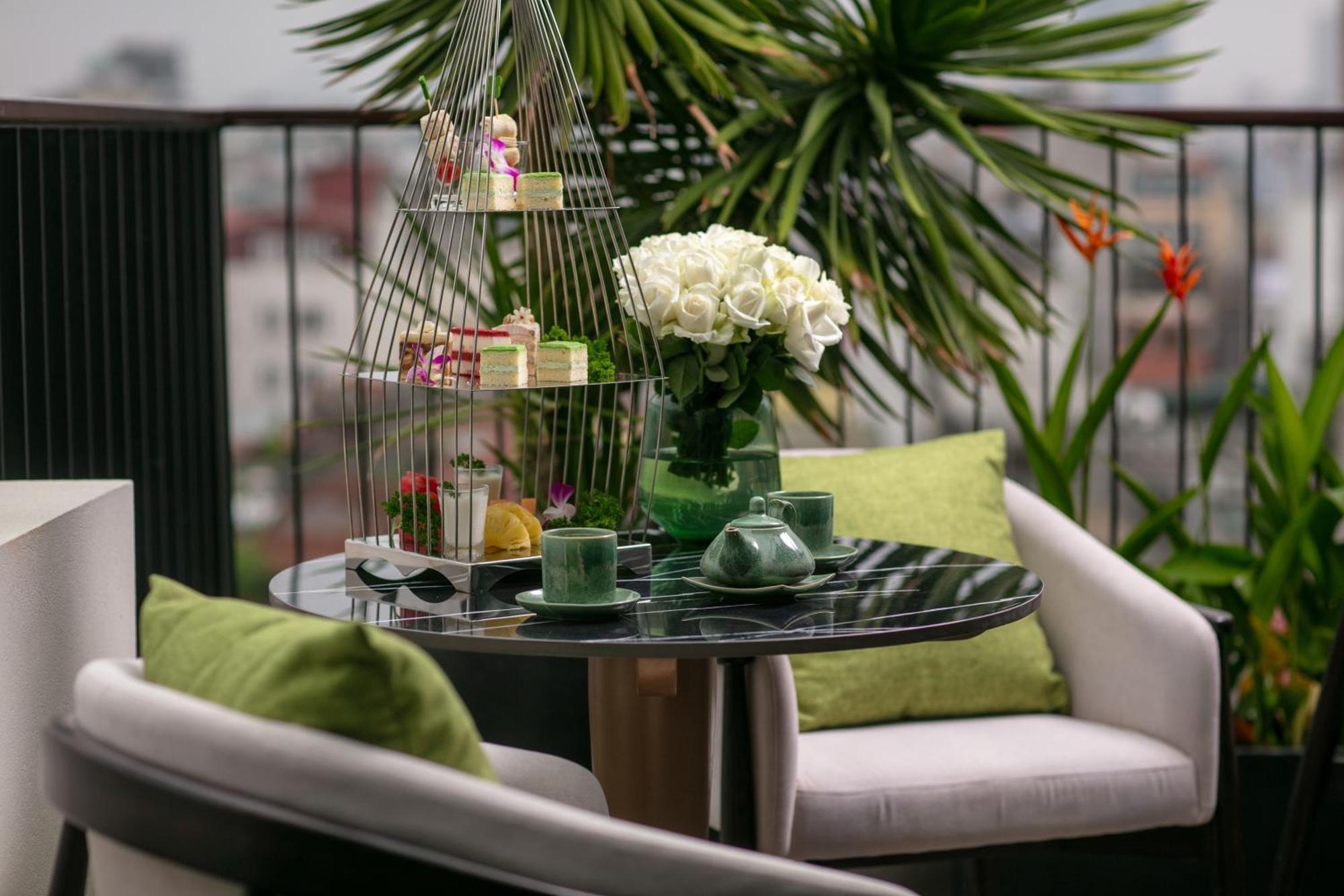 Le Premier Hotel & Rooftop Bar Ханой Экстерьер фото