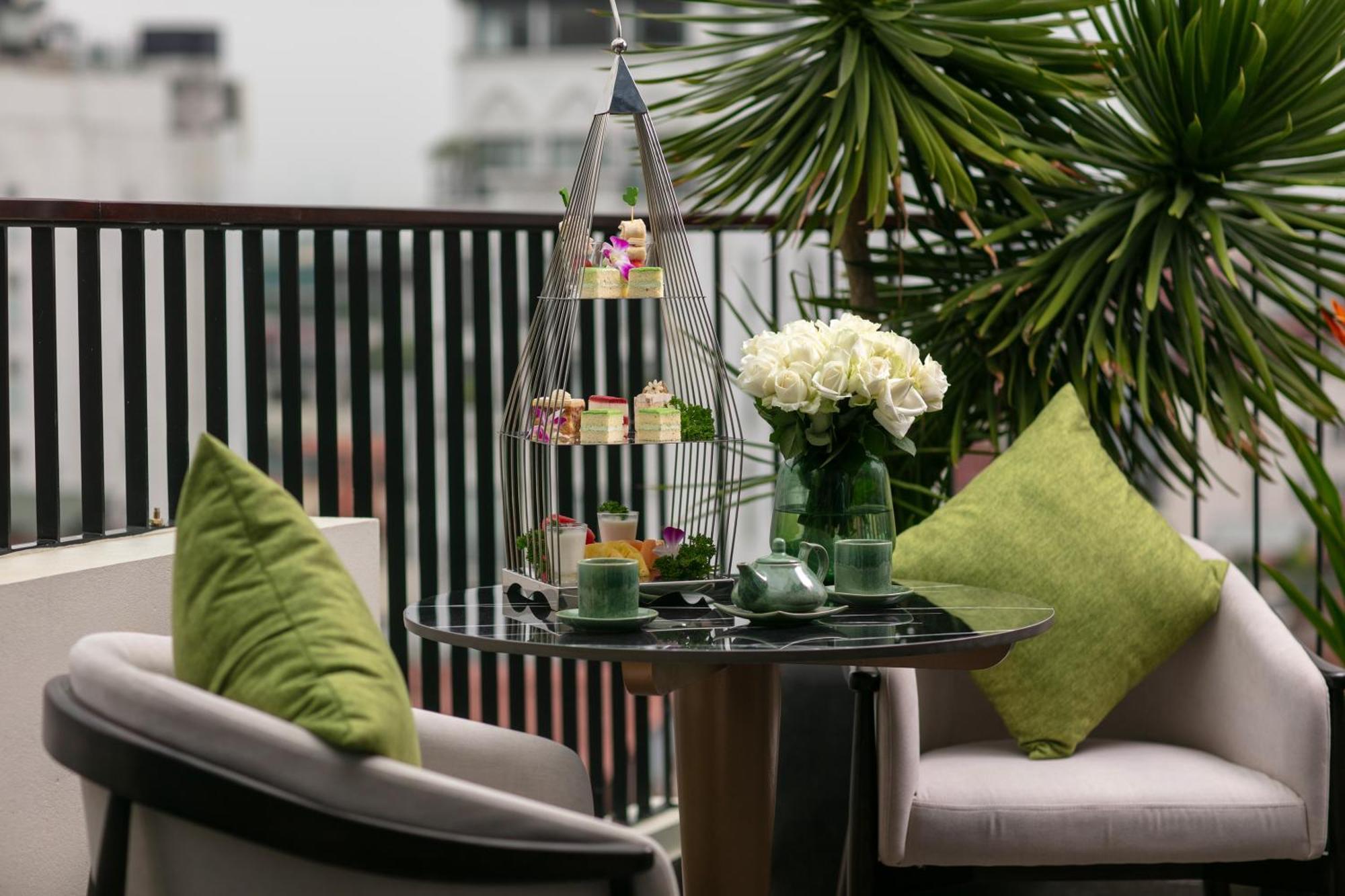 Le Premier Hotel & Rooftop Bar Ханой Экстерьер фото