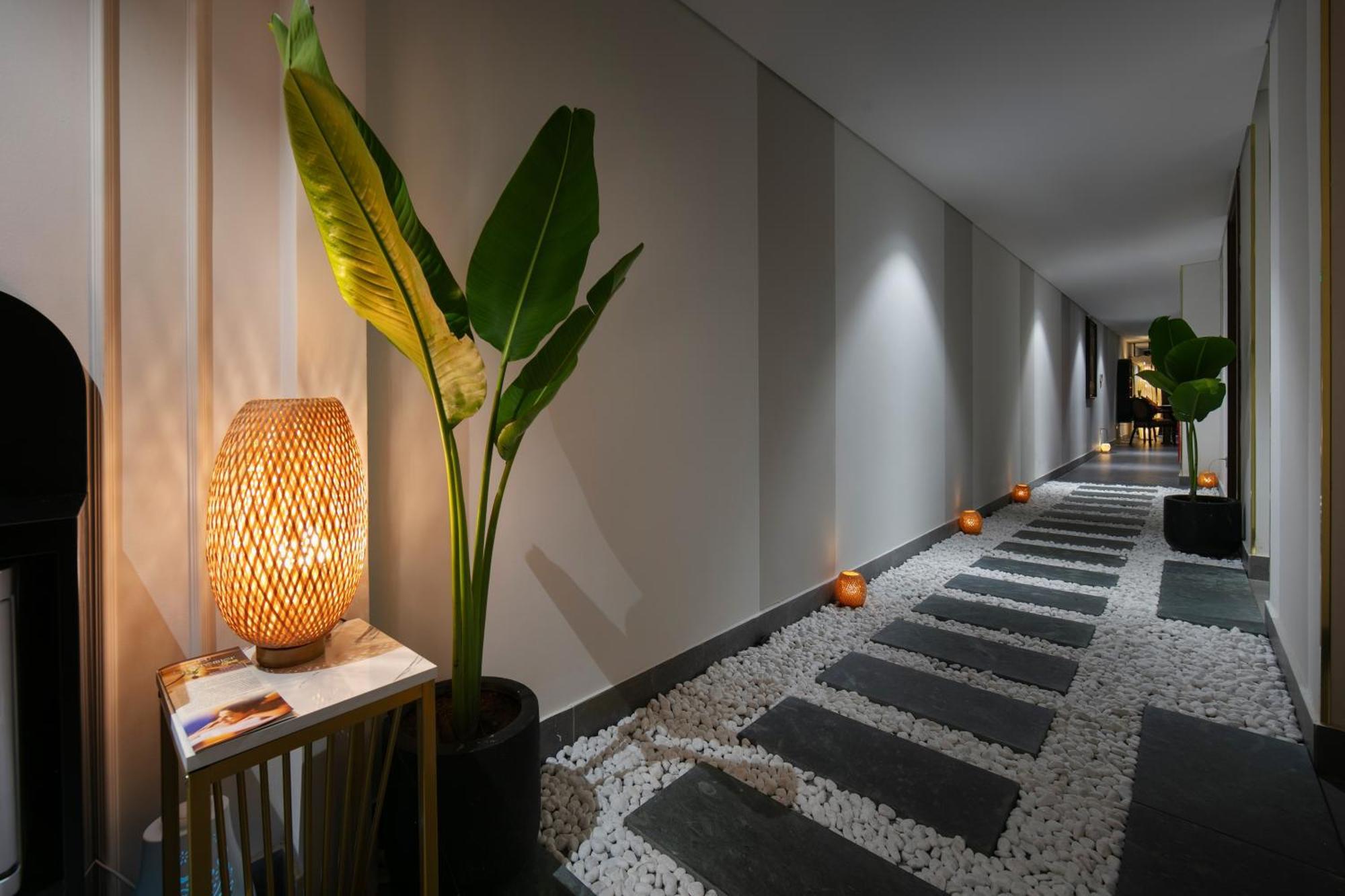 Le Premier Hotel & Rooftop Bar Ханой Экстерьер фото