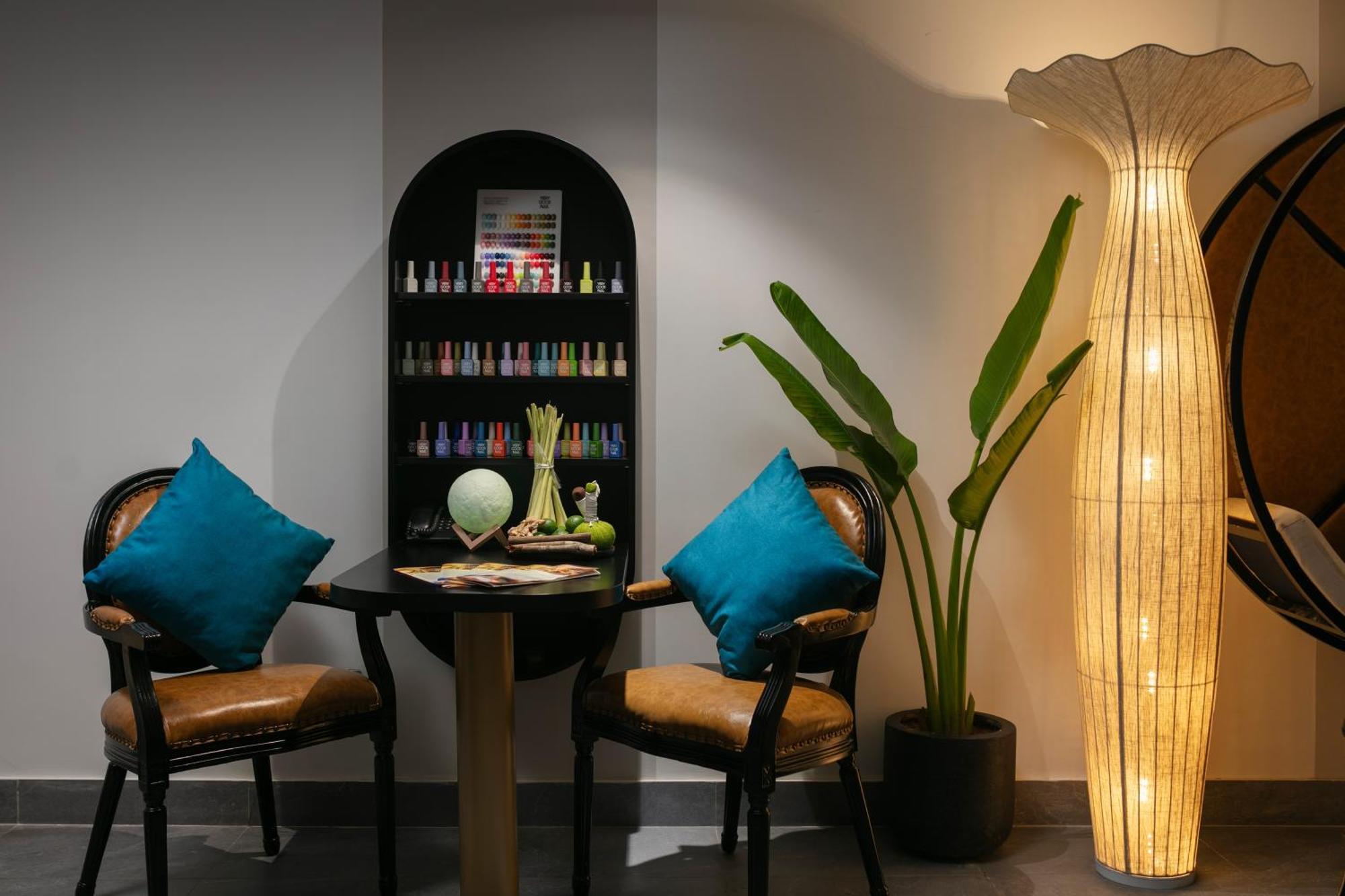 Le Premier Hotel & Rooftop Bar Ханой Экстерьер фото
