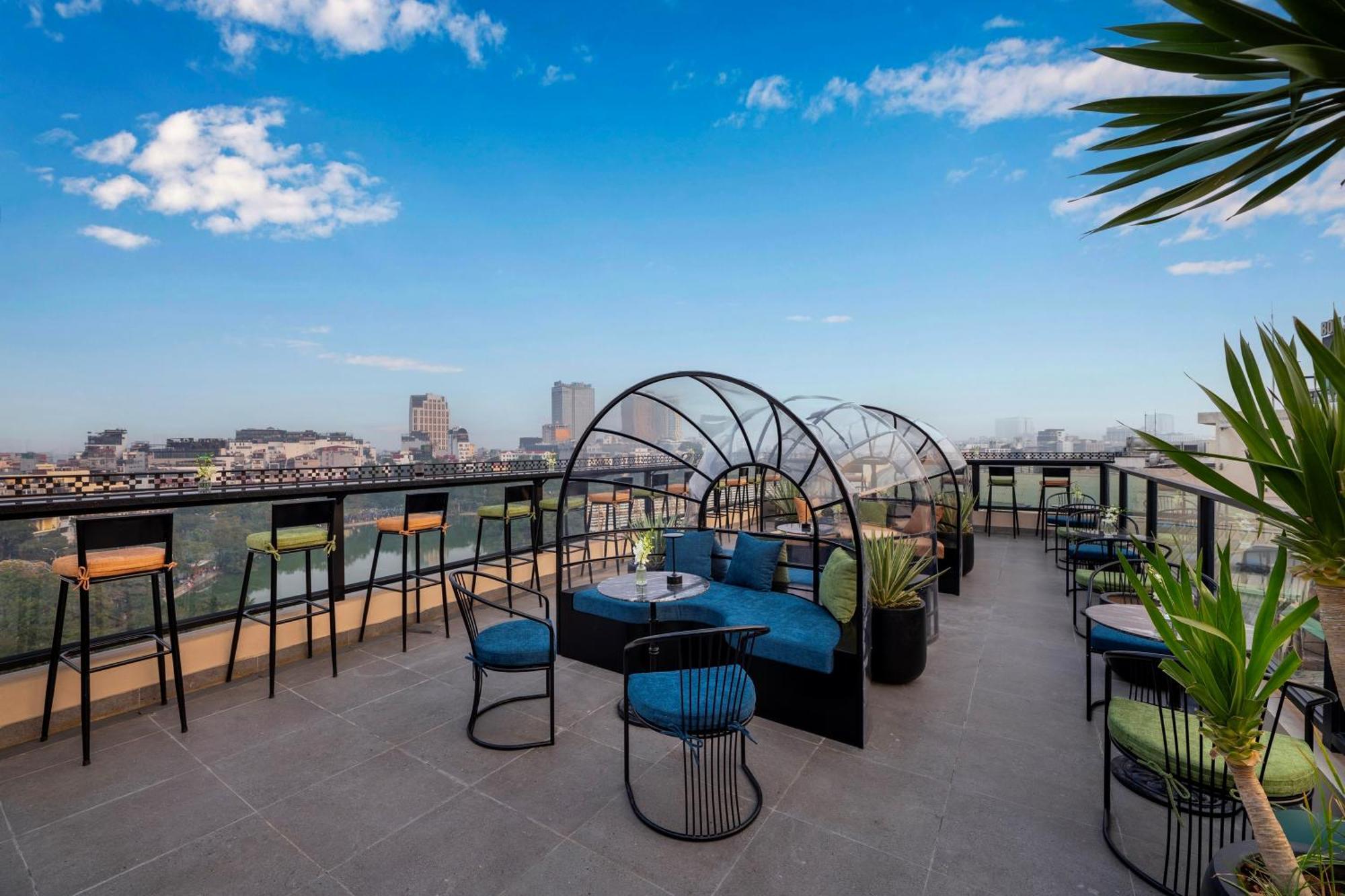 Le Premier Hotel & Rooftop Bar Ханой Экстерьер фото