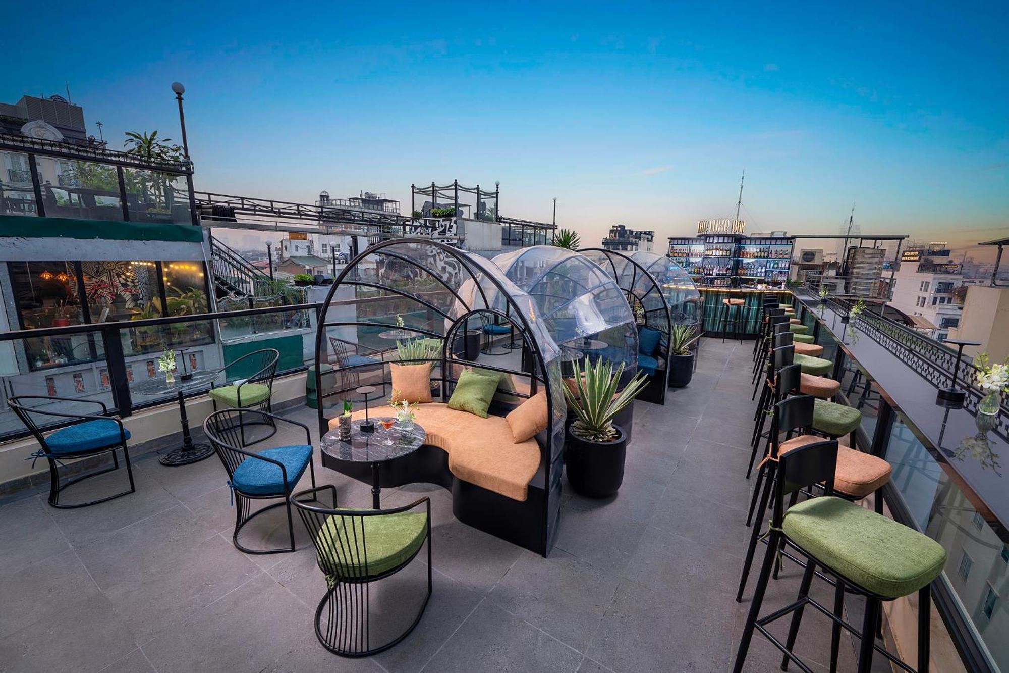 Le Premier Hotel & Rooftop Bar Ханой Экстерьер фото