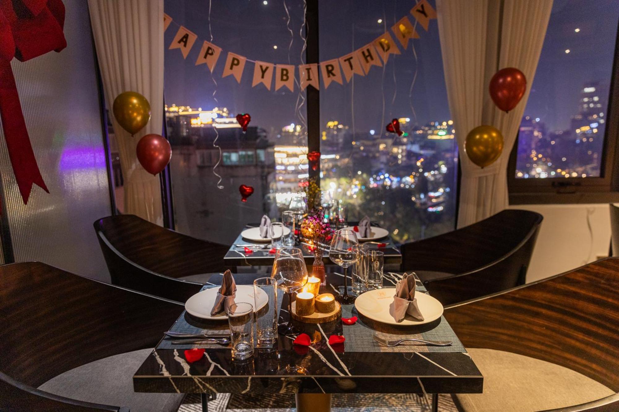 Le Premier Hotel & Rooftop Bar Ханой Экстерьер фото